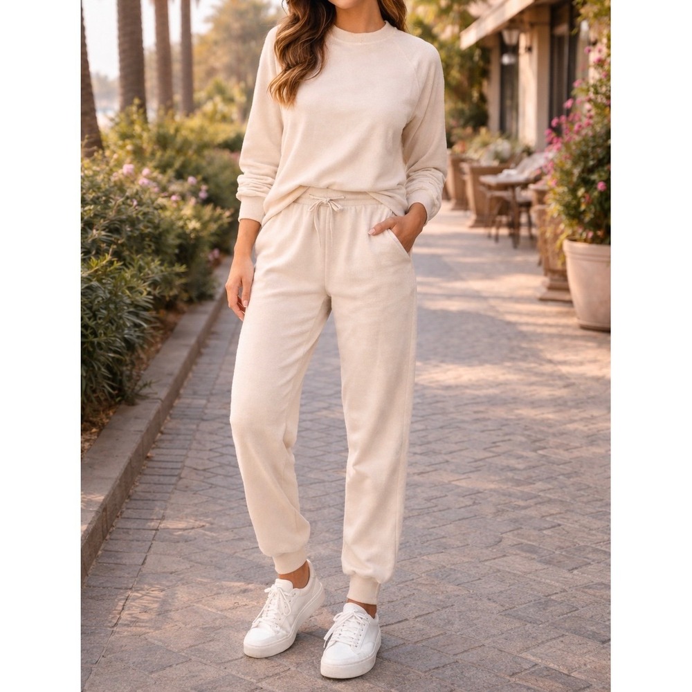 Cozy Gear‎ New York Womens Velour Lounge Set Cream Sweatshirt Joggers M NWT